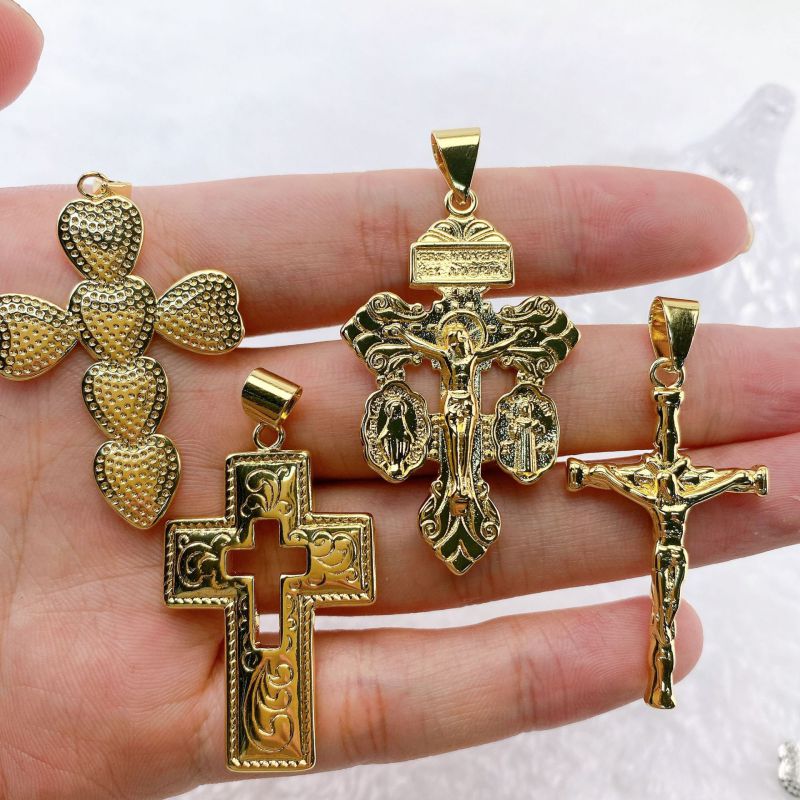 Colgante De Cruz De Cobre Bañado En Oro (sin Cadena)