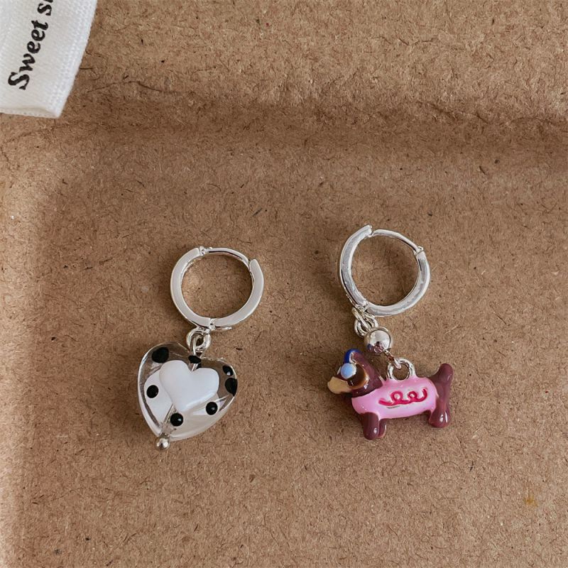 Pendientes Asimétricos De Cachorro Con Corazón De Metal