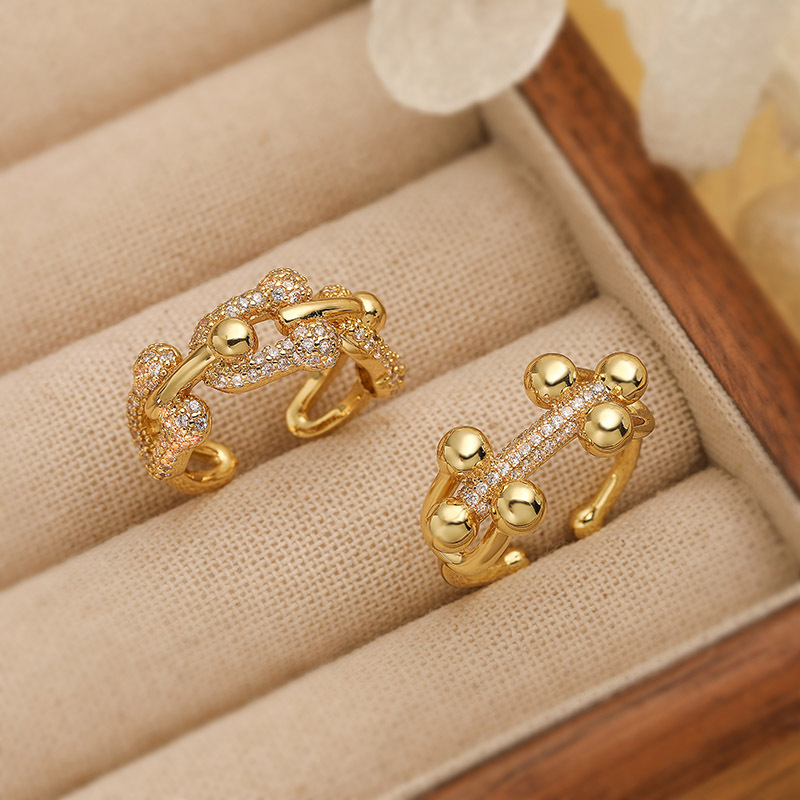 Anillo De Herradura En Forma De U De Cobre Pulido Con Diamante
