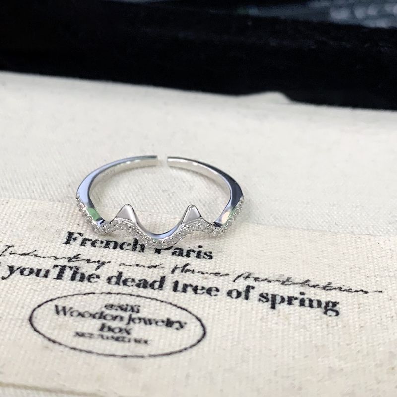 Anillo Irregular De Plata Con Diamantes