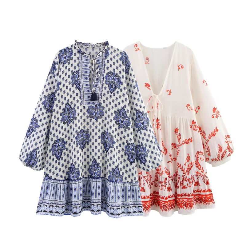 Falda Corta Con Cuello En V Y Estampado Combinado