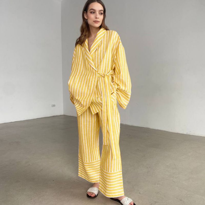 Conjunto De Camisa Y Pantalón Con Solapa A Rayas De Poliéster