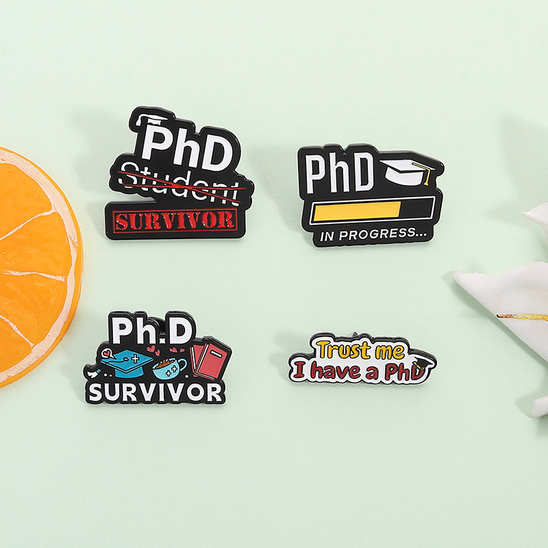 Broche De Aleación Con Letras Geométricas