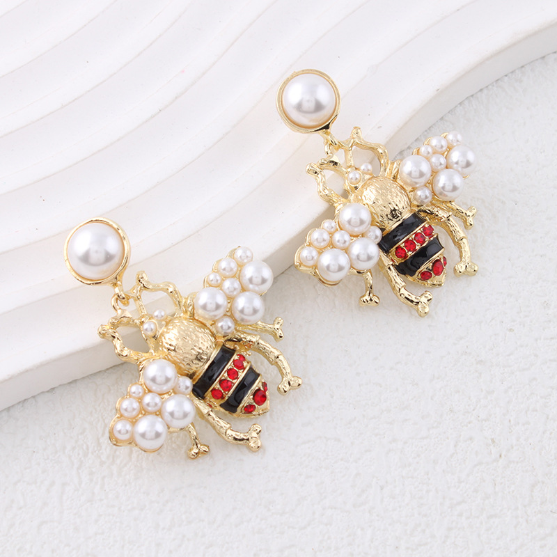 Pendientes De Aro Con Forma De Abeja De Perlas Y Diamantes