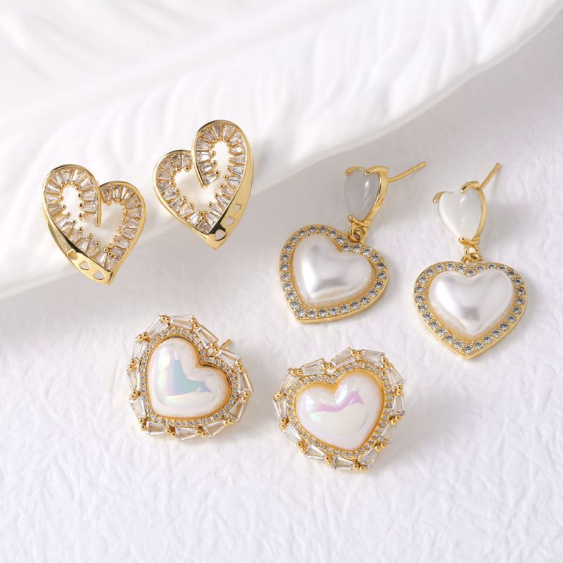 Pendientes De Cobre Con Diamantes Y Perlas En Forma De Corazón