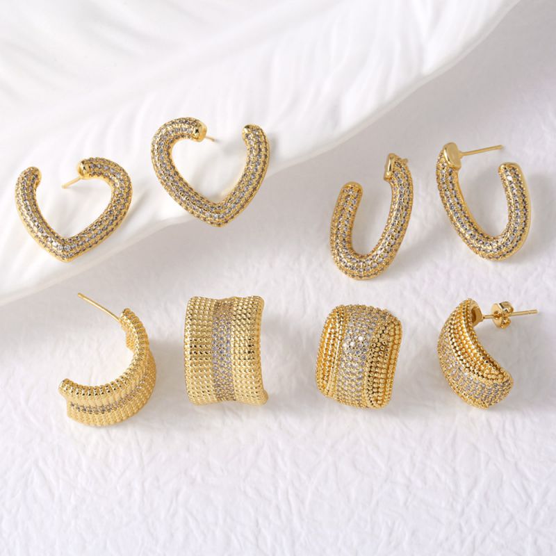 Pendientes Ovalados De Cobre Con Forma De Corazón De Diamantes