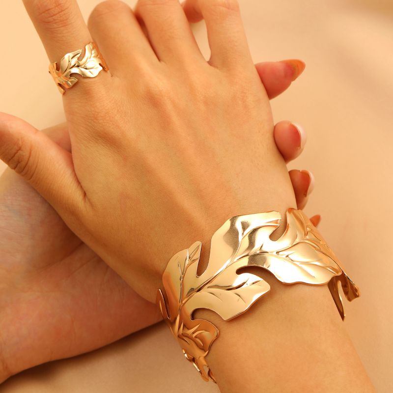 09hollow Bracelet + Ring Alloy Hollow Bracelet Ring Set