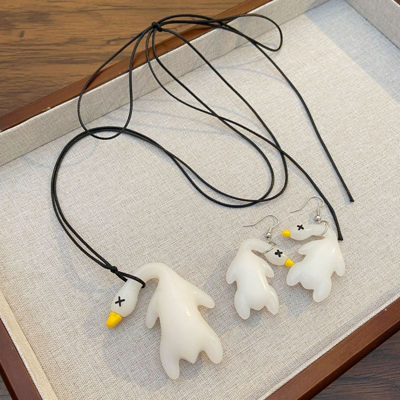 Conjunto De Collar Y Pendientes De Pato De Resina