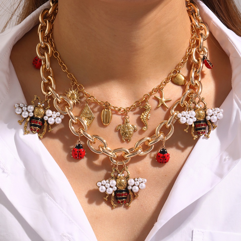 Collar De Cadena Gruesa Con Mariquita Perla Y Abeja Con Diamantes Y Gotas De Aceite