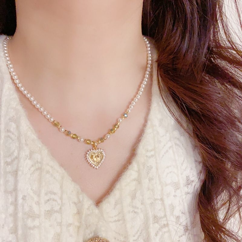 Collar De Perlas De Cobre Con Forma De Corazón De Diamantes