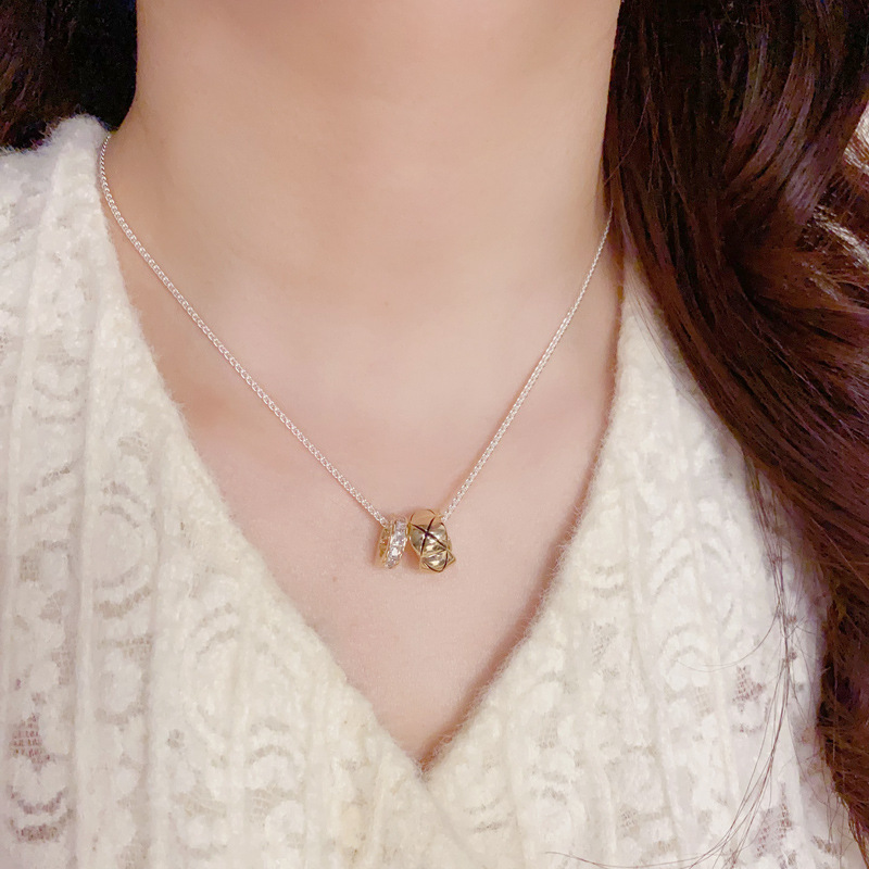 Collar Con Colgante De Doble Anillo De Cobre Y Diamantes