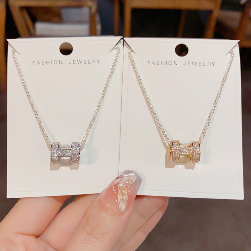Collar Con Letras De Diamantes De Cobre