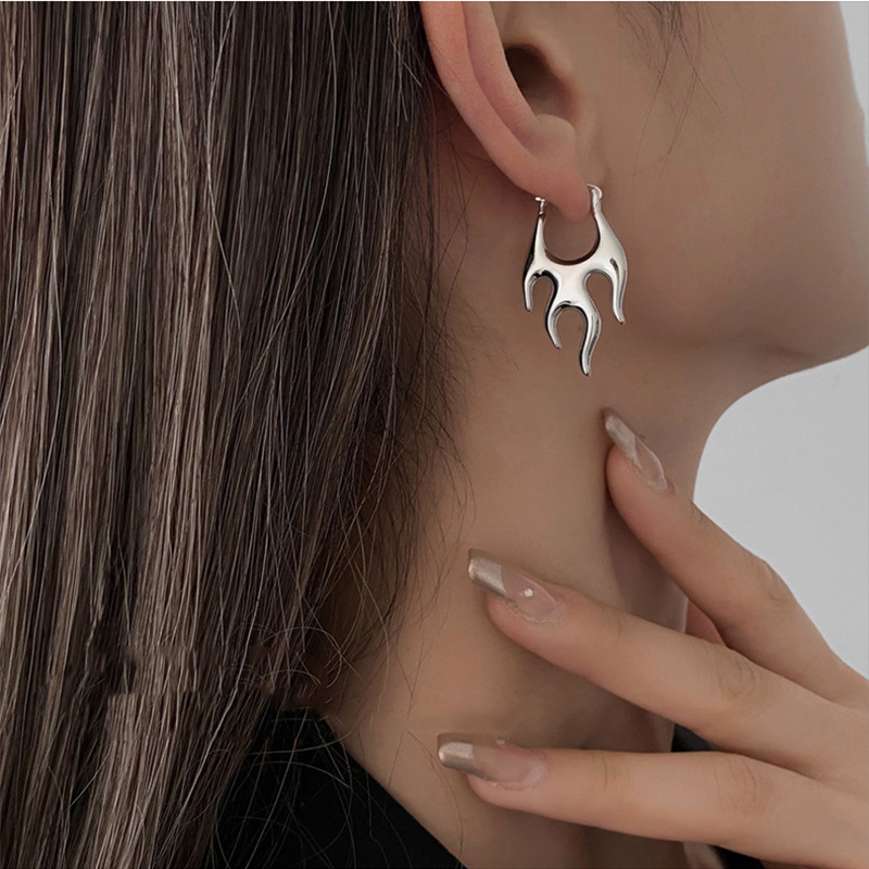 Pendientes De Llama De Metal