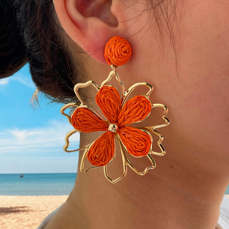 Pendientes De Flores Huecas Trenzadas De Aleación