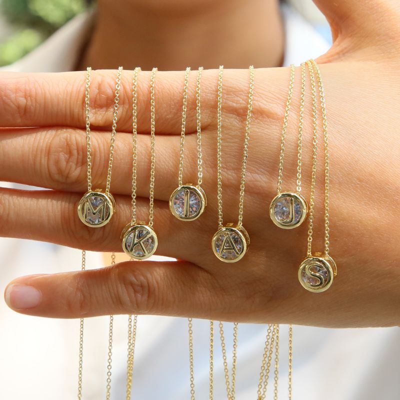 Collar De Cobre Con Diamantes Redondos Y Huecos De 26 Letras