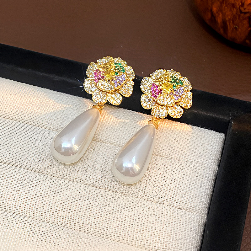 Pendientes De Flor De Perla Y Diamante De Cobre