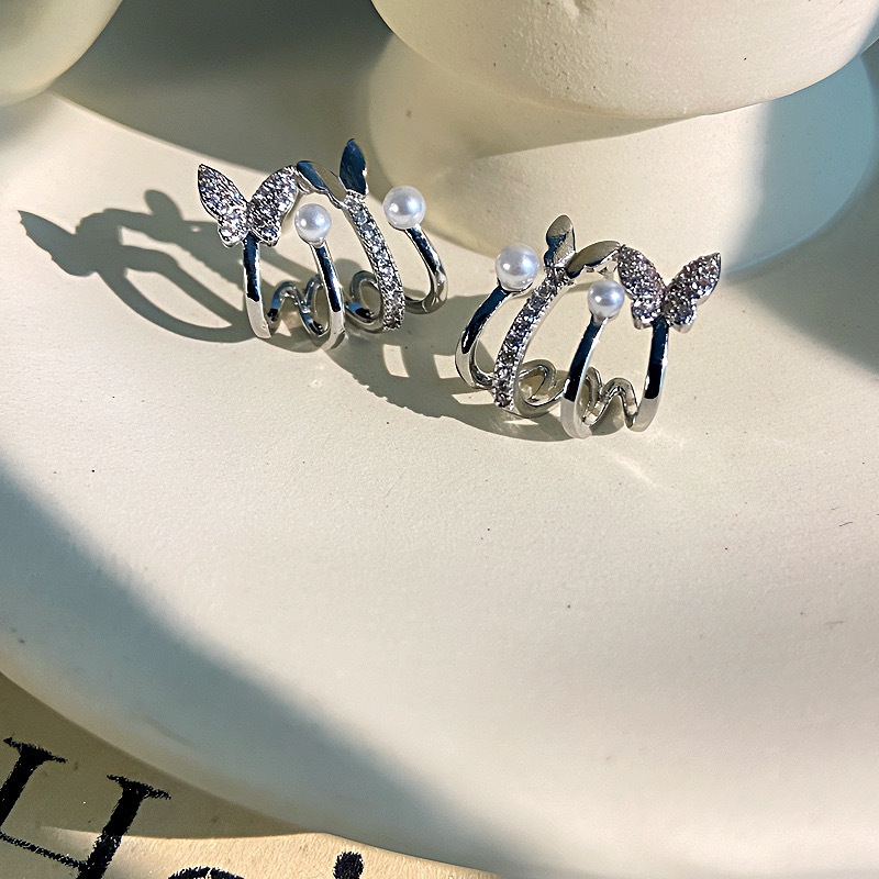 Pendientes De Mariposa Con Perla Y Diamantes De Cobre