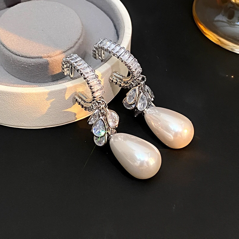 Pendientes De Aro Con Perla Y Diamantes De Cobre