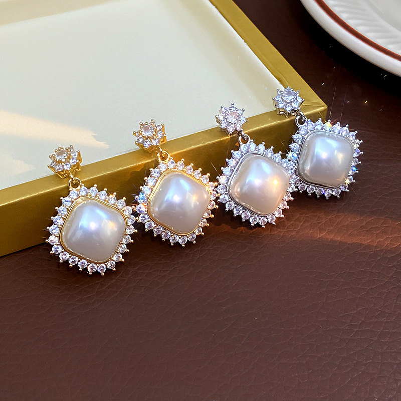 Pendientes Cuadrados De Cobre Diamantes Y Perlas