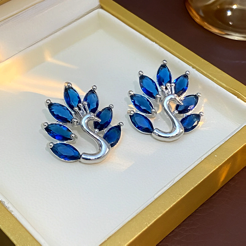 Pendientes De Pavo Real Con Incrustaciones De Cobre Y Circonita