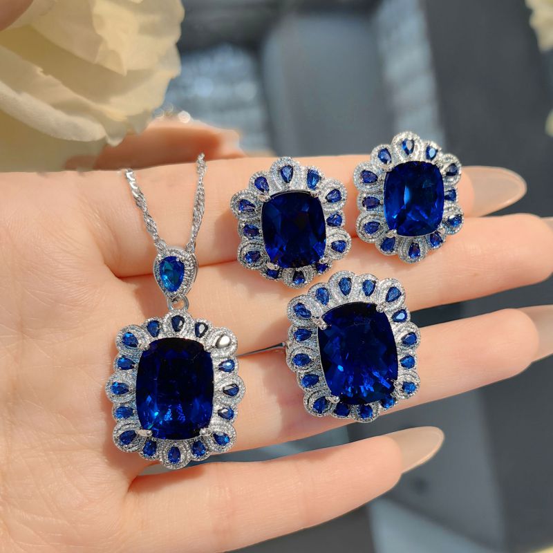 Pendientes Cuadrados De Cobre Con Diamantes