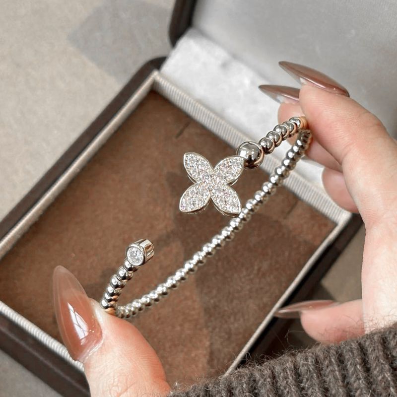 Pulsera De Flores De Cuatro Hojas De Cobre Y Diamantes