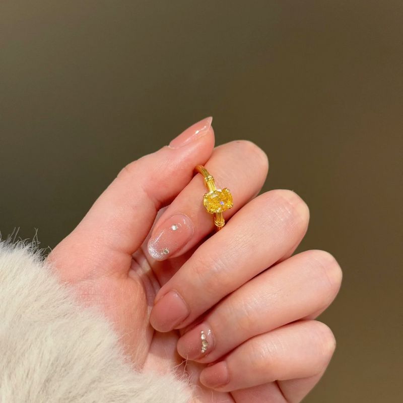 Anillo Ovalado De Cobre Con Diamantes