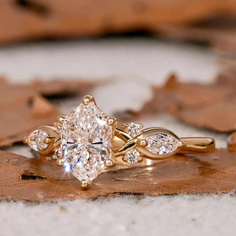 Anillo Ovalado De Cobre Con Diamantes