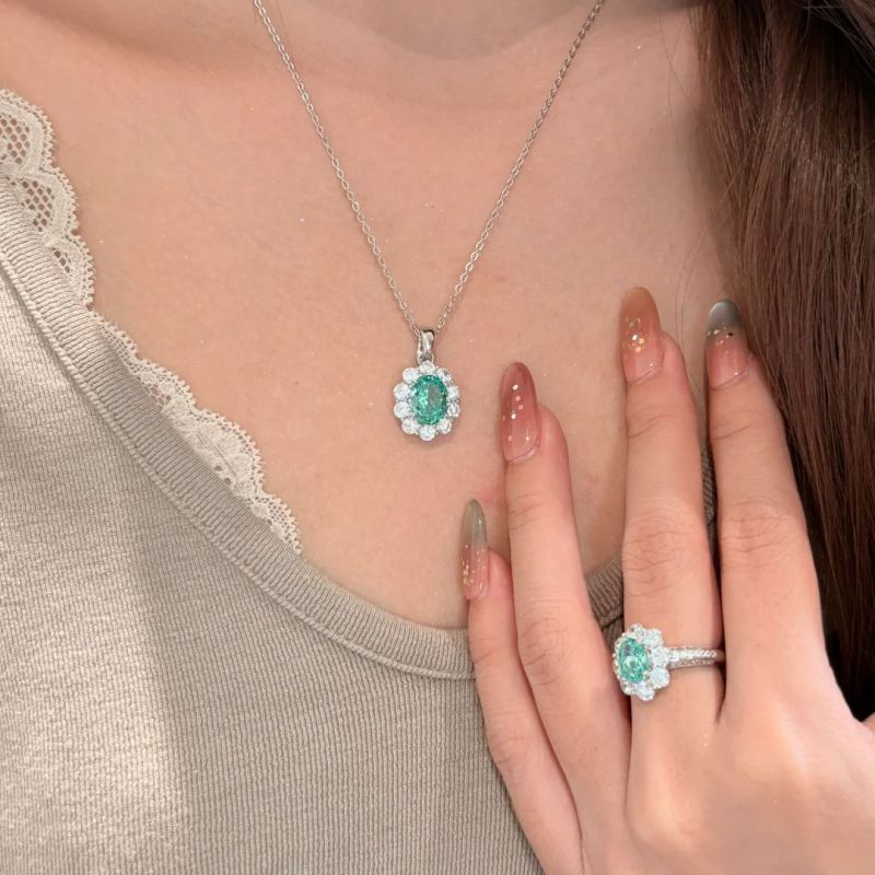 Anillo Ovalado De Cobre Con Diamantes