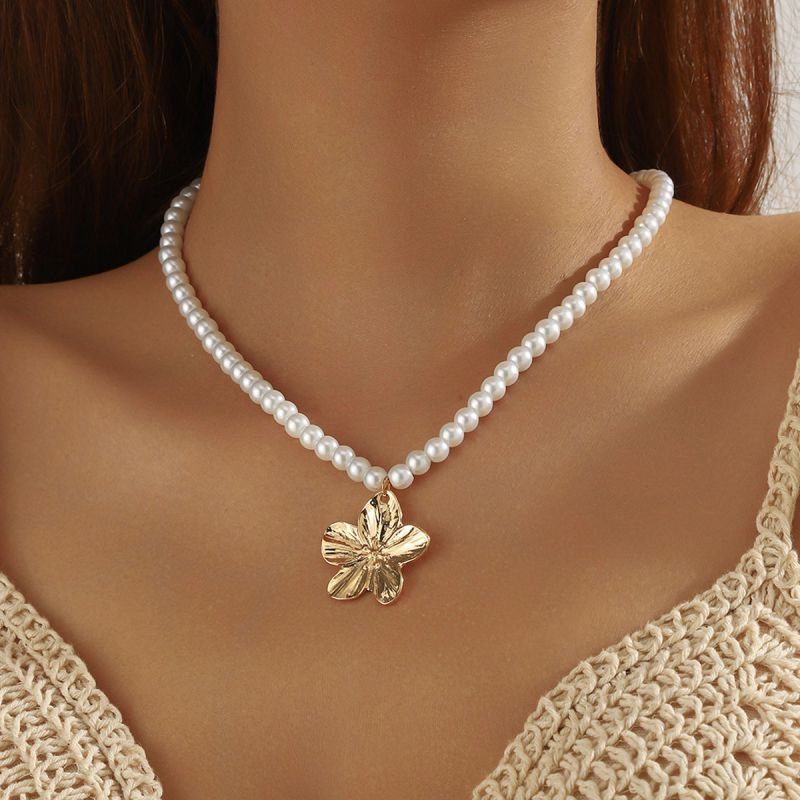 Collar De Flores Con Cuentas De Perlas