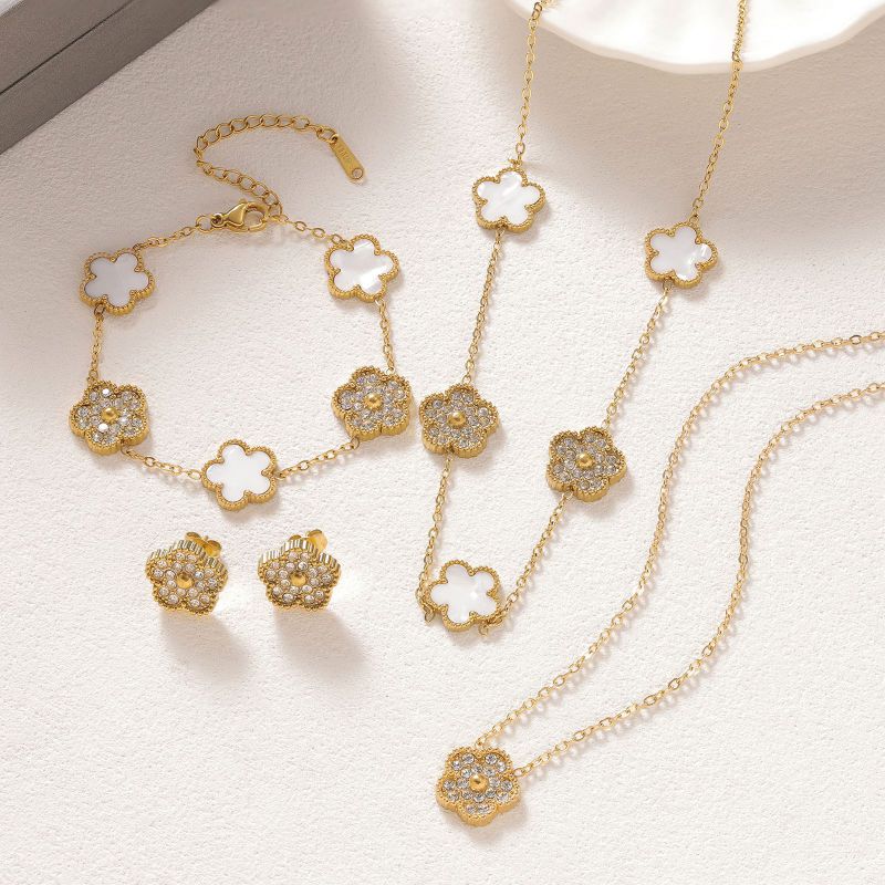 Conjunto De Collar Pulsera Y Pendientes Con Flores De Acero De Titanio.