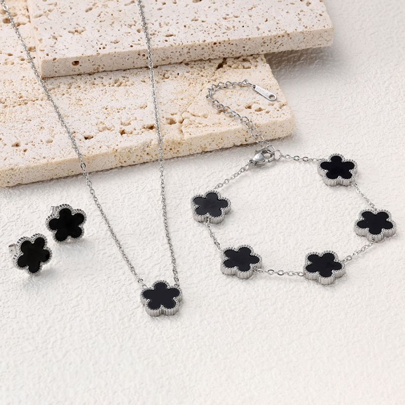 Conjunto De Collar Pulsera Y Pendientes Con Flores De Acero De Titanio.