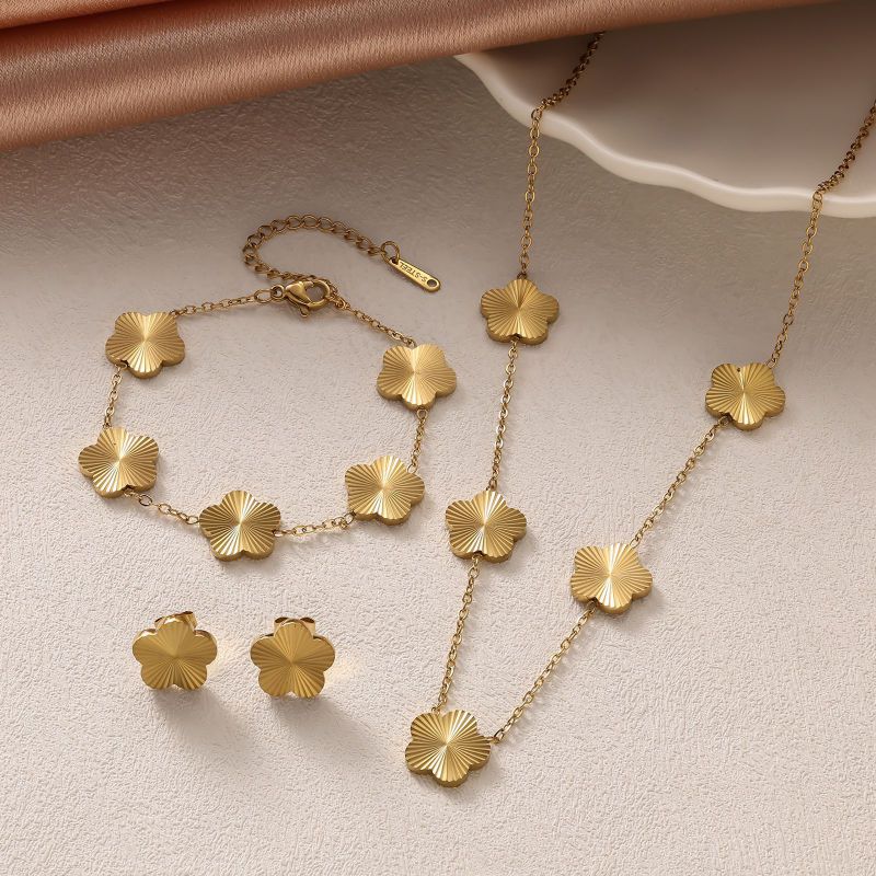 Conjunto De Collar Y Pendientes De Flores De Acero De Titanio.