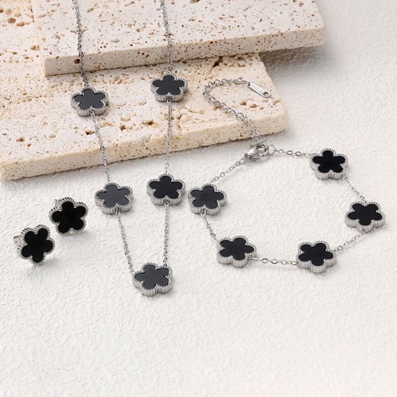 Conjunto De Collar Pulsera Y Pendientes Con Flores De Acero De Titanio.