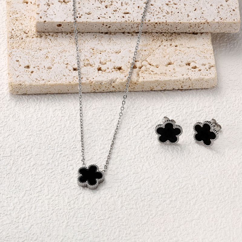 Conjunto De Collar Y Pendientes De Flores De Acero De Titanio.