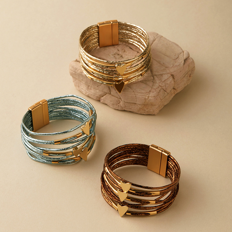 Pulsera Ancha Con Forma De Corazón De Cuero Sintético Multicapa