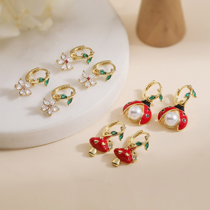 Pendientes De Aro Con Flor De Diamante De Cobre