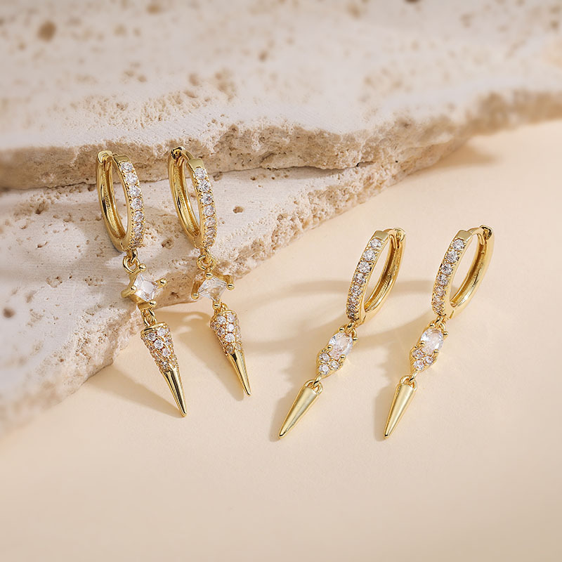 Pendientes De Cobre Con Remaches De Diamantes