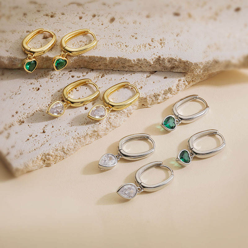 Pendientes De Aro Con Corazón De Diamantes De Cobre