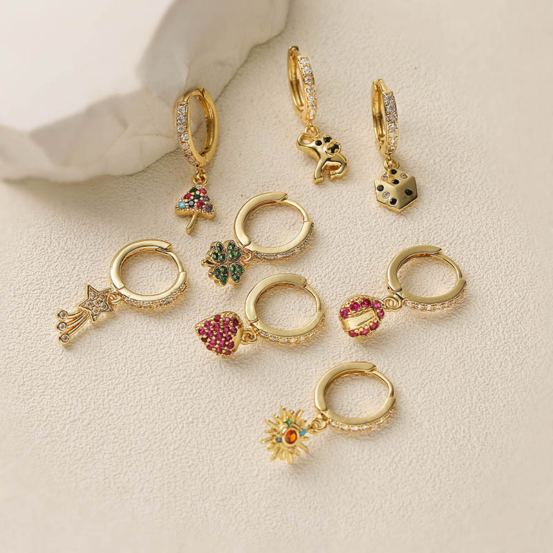 Pendientes De Cobre Con Trébol De Cuatro Hojas Elefante Estrella De Ocho Puntas Y Escarabajo Con Incrustaciones De Diamantes.