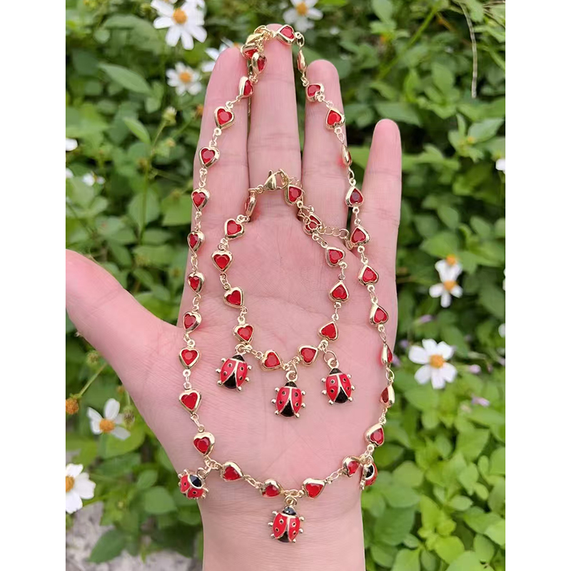Pulsera De Escarabajo Con Corazón De Diamantes De Cobre