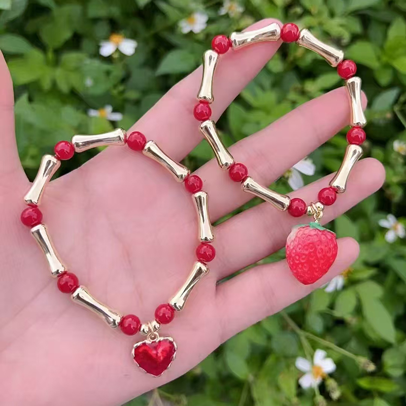 Pulsera De Fresa Con Corazón Y Cuentas De Hueso Bañadas En Cobre