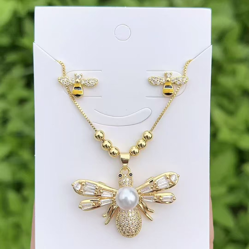 Conjunto De Collar Y Pendientes De Abeja De Cobre Y Diamantes