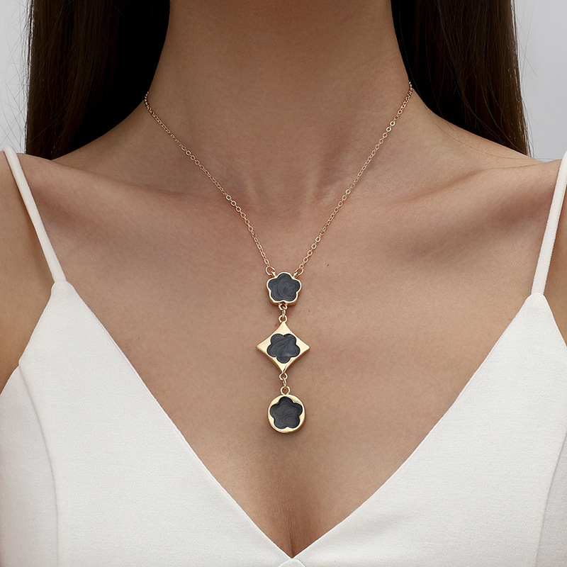 Collar De Diamantes Con Flores De Aleación