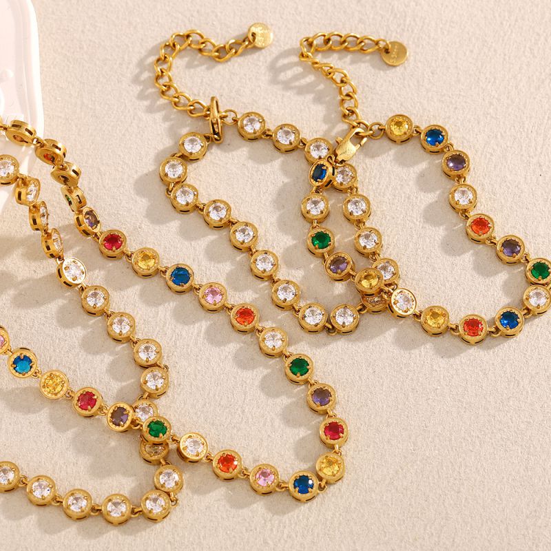Collar De Acero Inoxidable Con Diamantes Redondos.