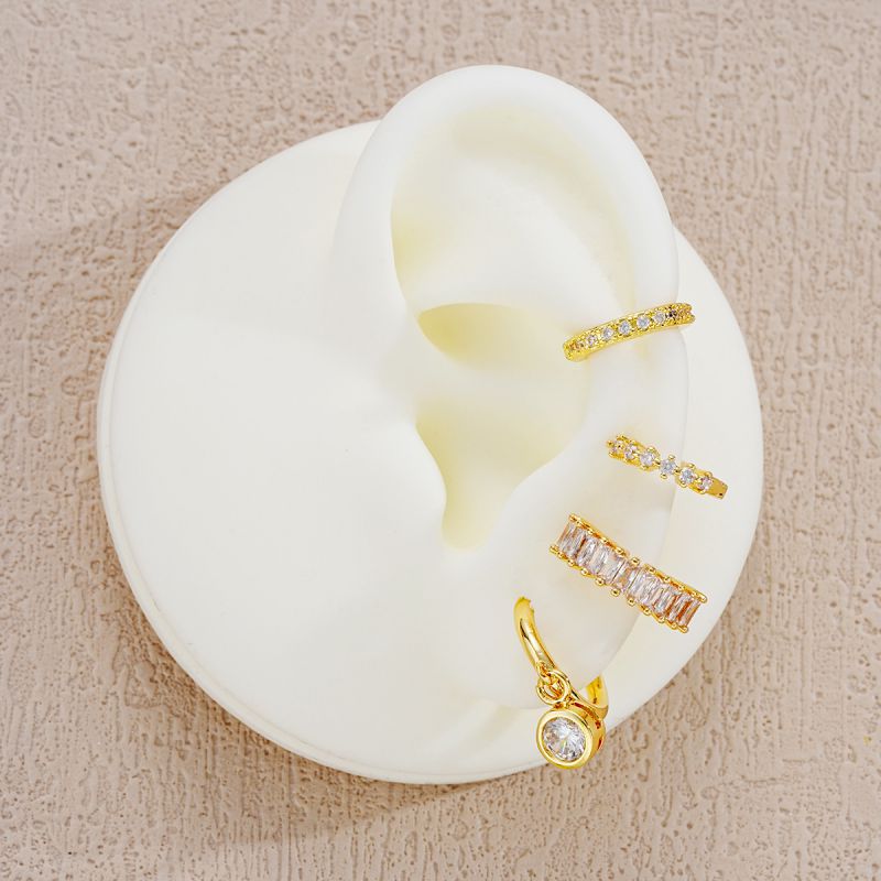 Conjunto De Pendientes Geométricos Redondos De Cobre Y Diamantes