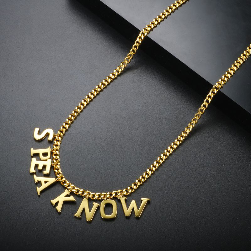 Collar Con Letras De Acero De Titanio