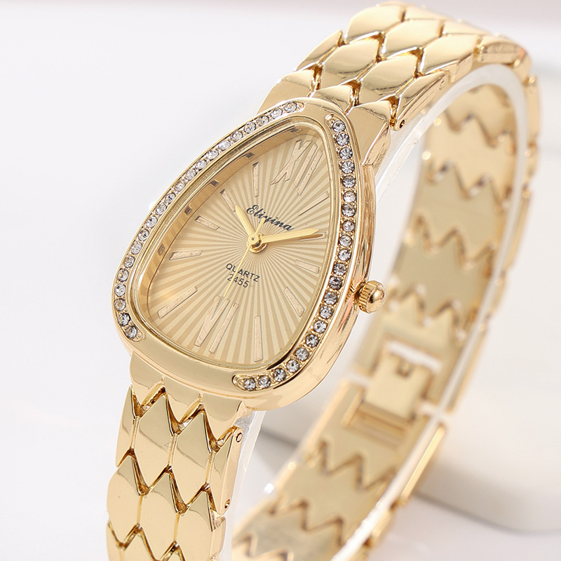 Reloj Ovalado Con Diamantes En Forma De Serpiente