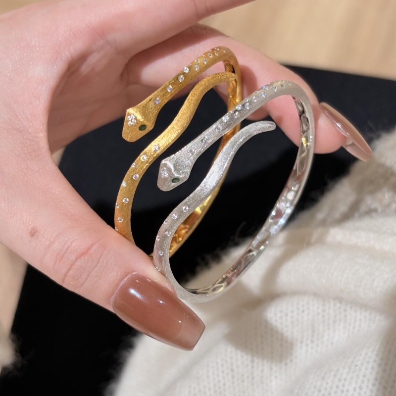 Pulsera De Serpiente De Cobre Y Diamantes
