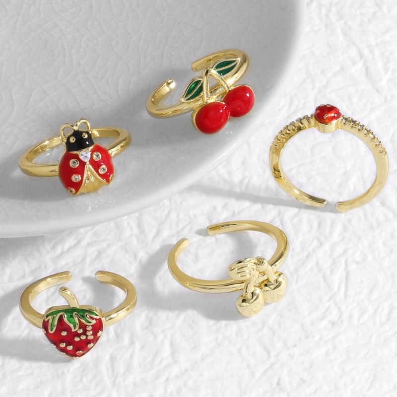 Anillo De Escarabajo De Fresa Y Cereza De Cobre Bañado En Oro